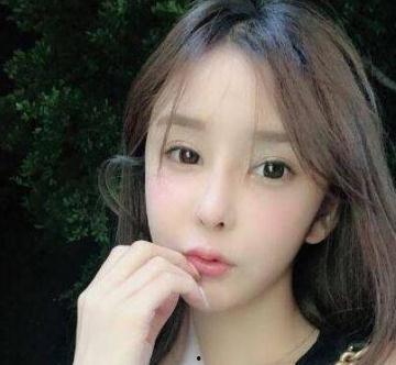 网红破破女朋友